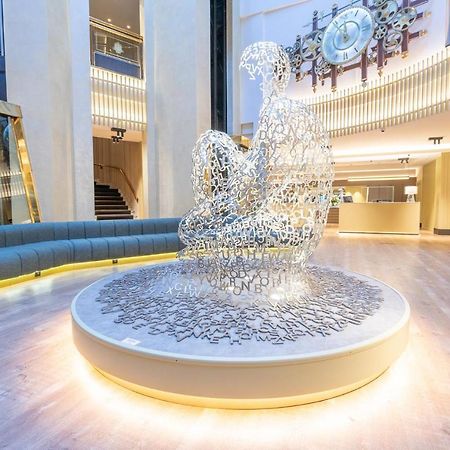 Grand Plaza Hotel & Wellness Андора ла Веля Екстериор снимка Fountain in the lobby of the hotel