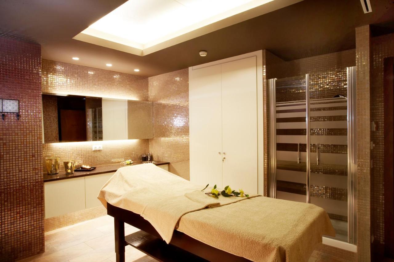 Grand Plaza Hotel & Wellness Андора ла Веля Екстериор снимка A treatment room at a spa