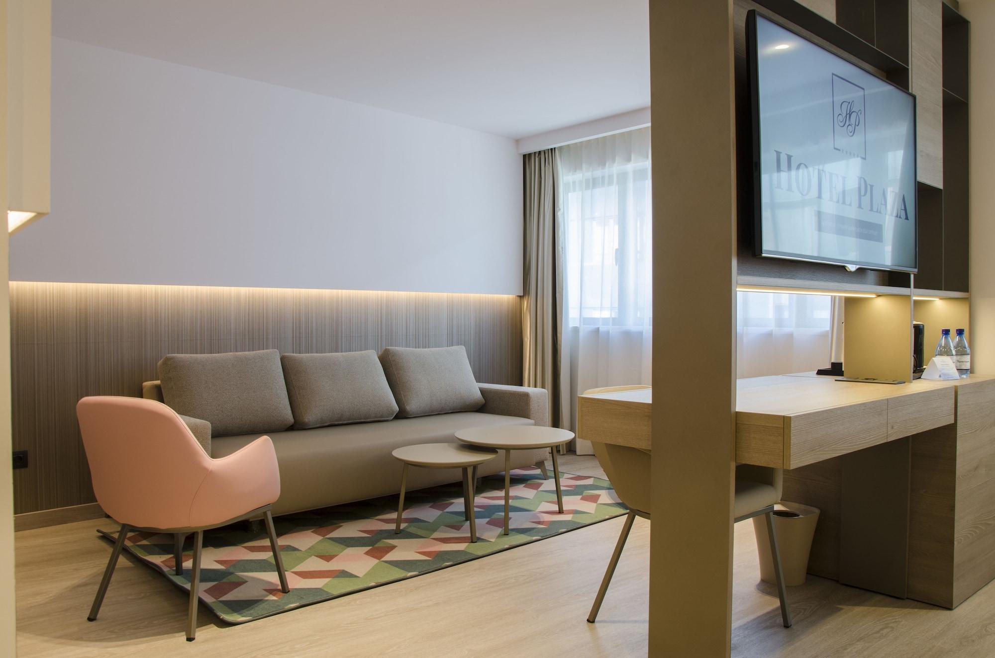 Grand Plaza Hotel & Wellness Андора ла Веля Екстериор снимка A suite at the hotel