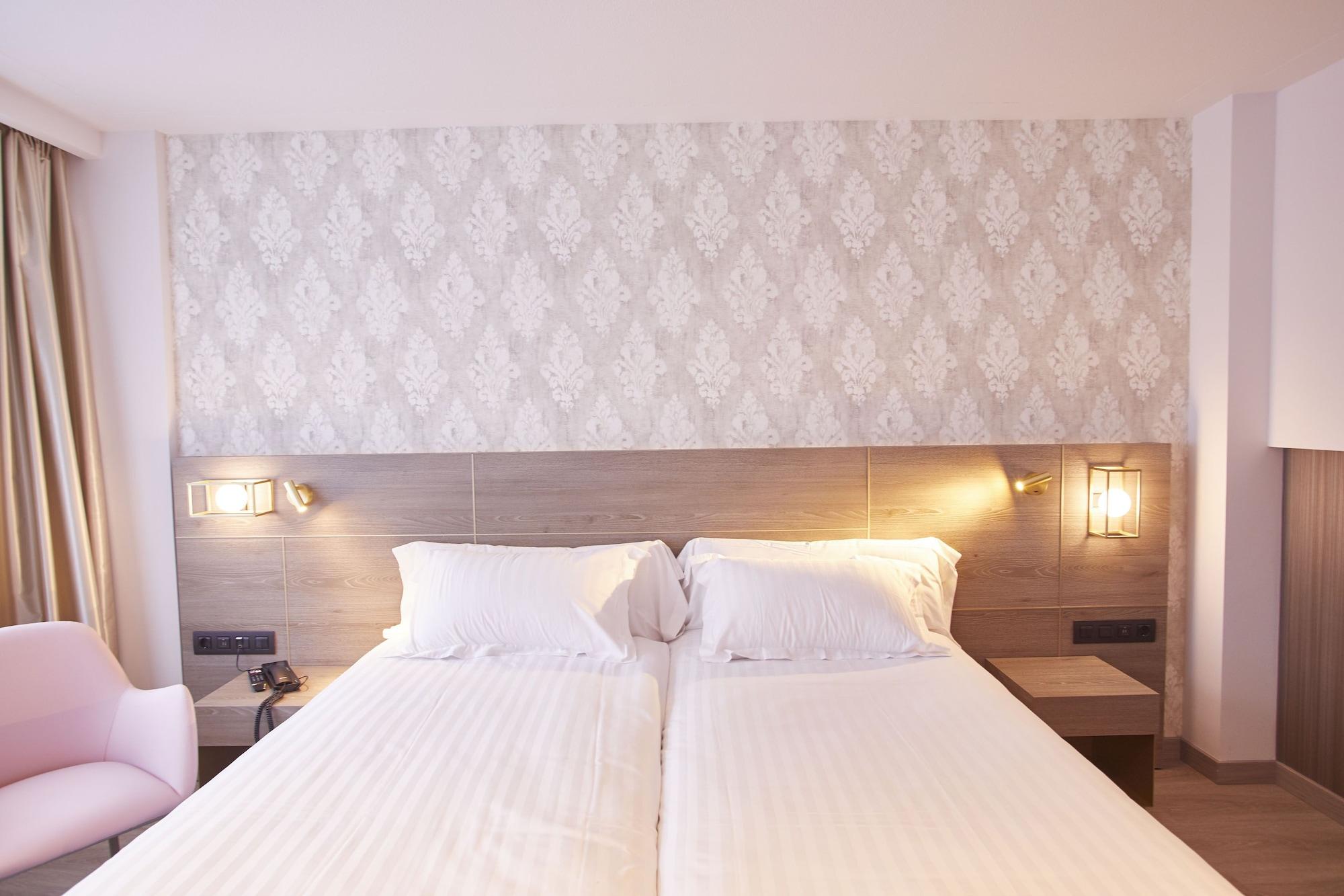 Grand Plaza Hotel & Wellness Андора ла Веля Екстериор снимка A room at the hotel