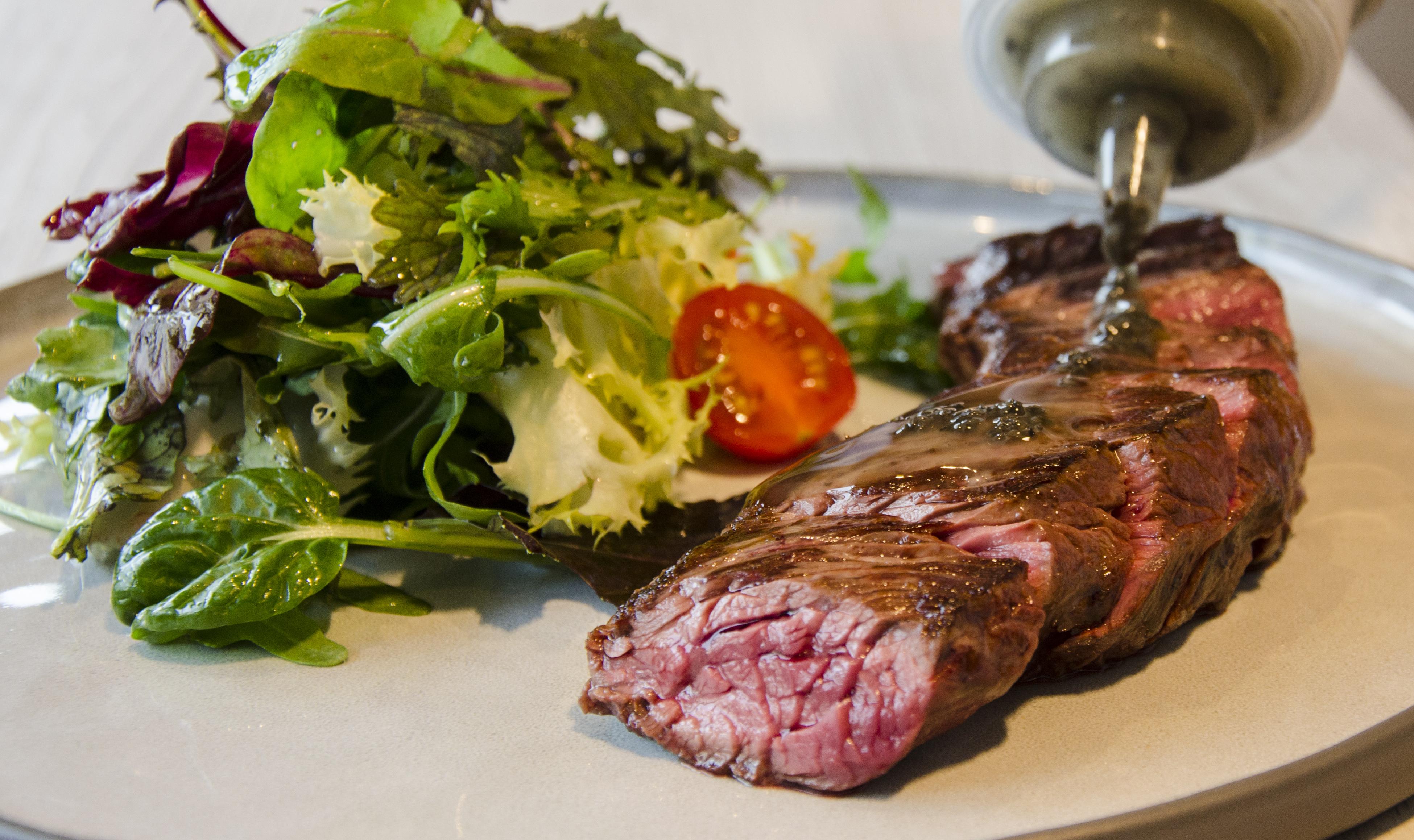 Grand Plaza Hotel & Wellness Андора ла Веля Екстериор снимка A steak prepared with the dry-aging technique